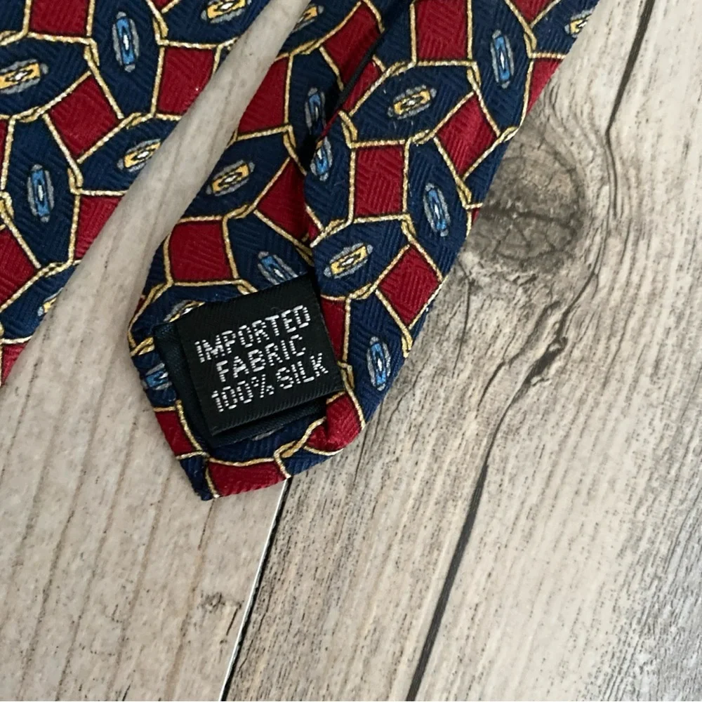 Geoffrey Beene Classic New York Mens Silk Tie Made In USA
